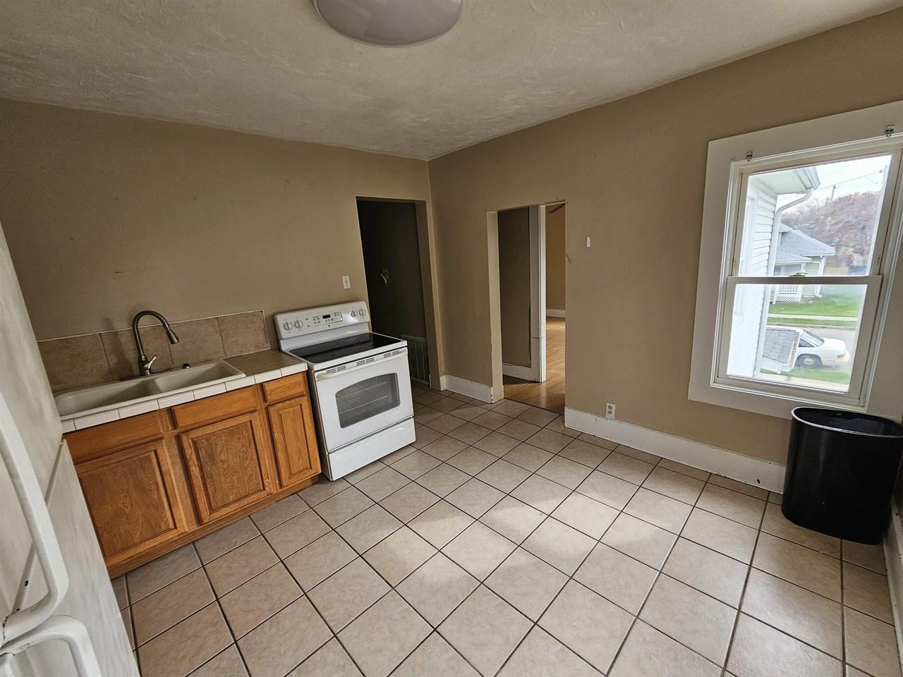 1815 1/2 Fletcher St #2 - Photo 5 of 9