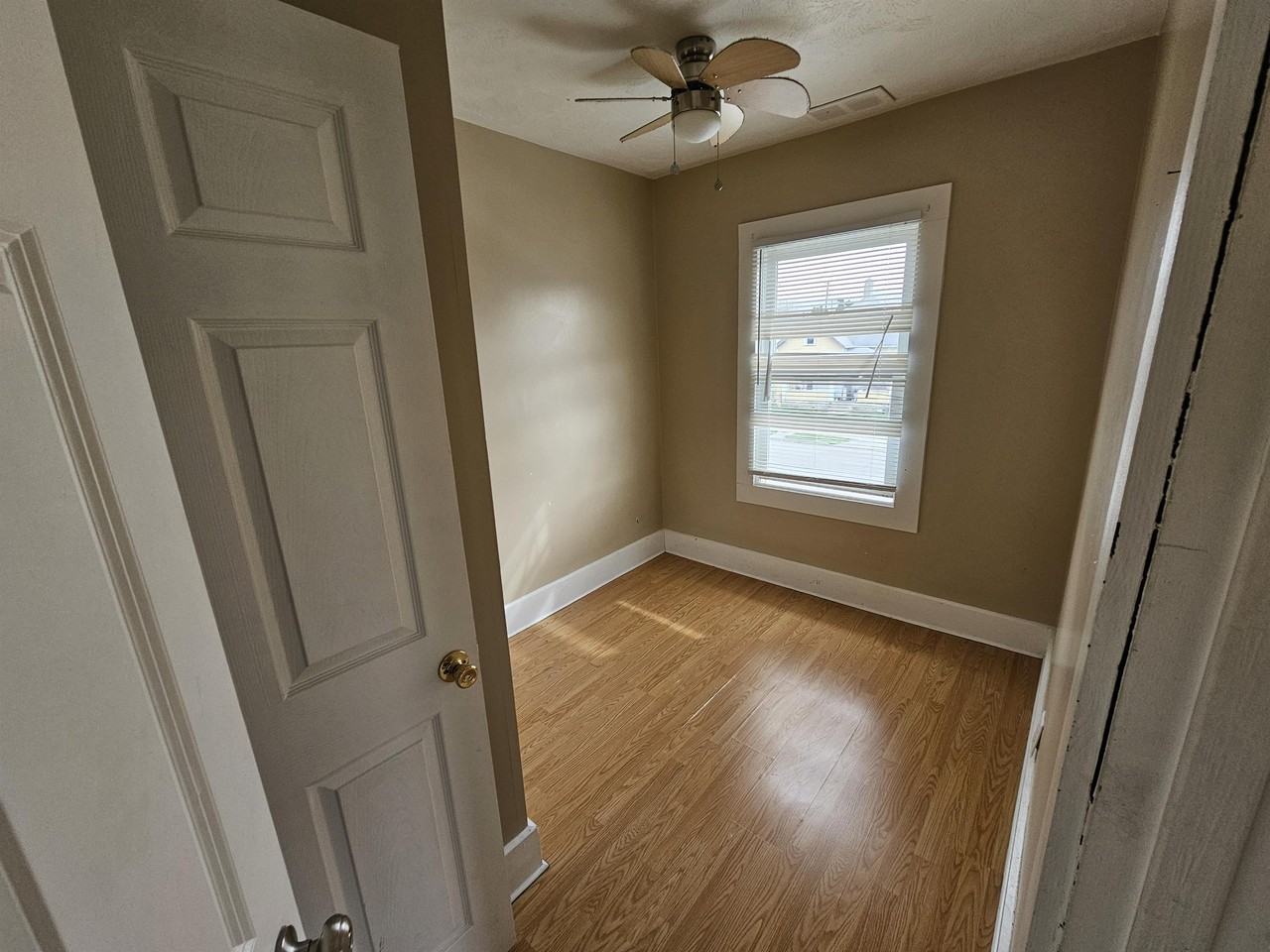 1815 1/2 Fletcher St #2 - Photo 7 of 9