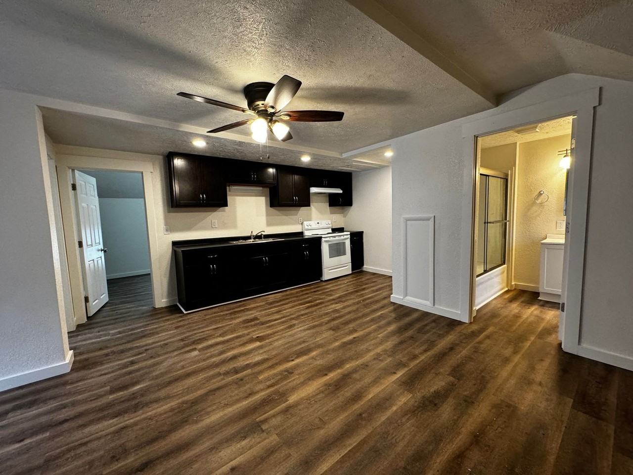 601 W Franklin St #D - Photo 2 of 12