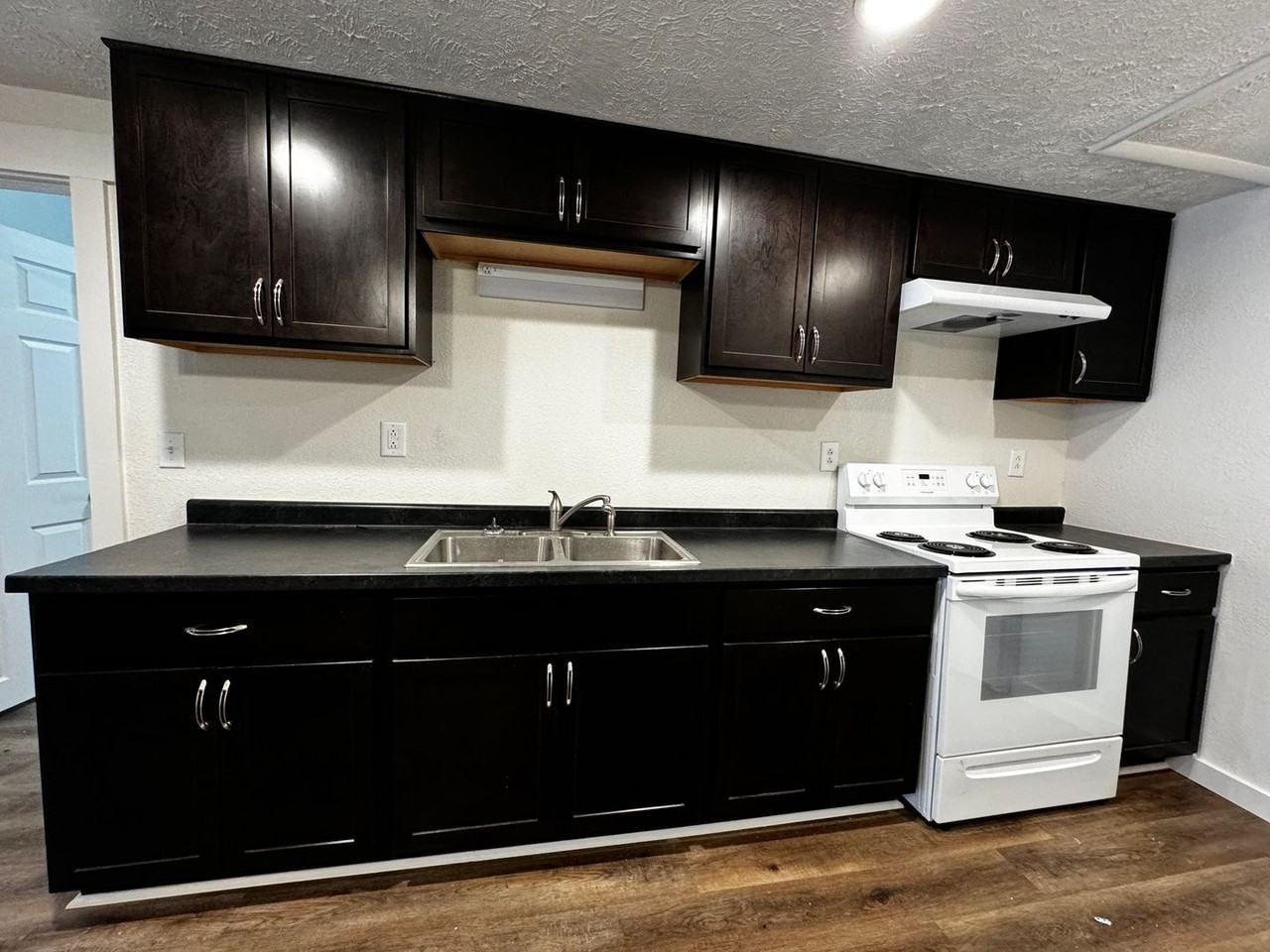 601 W Franklin St #D - Photo 4 of 12