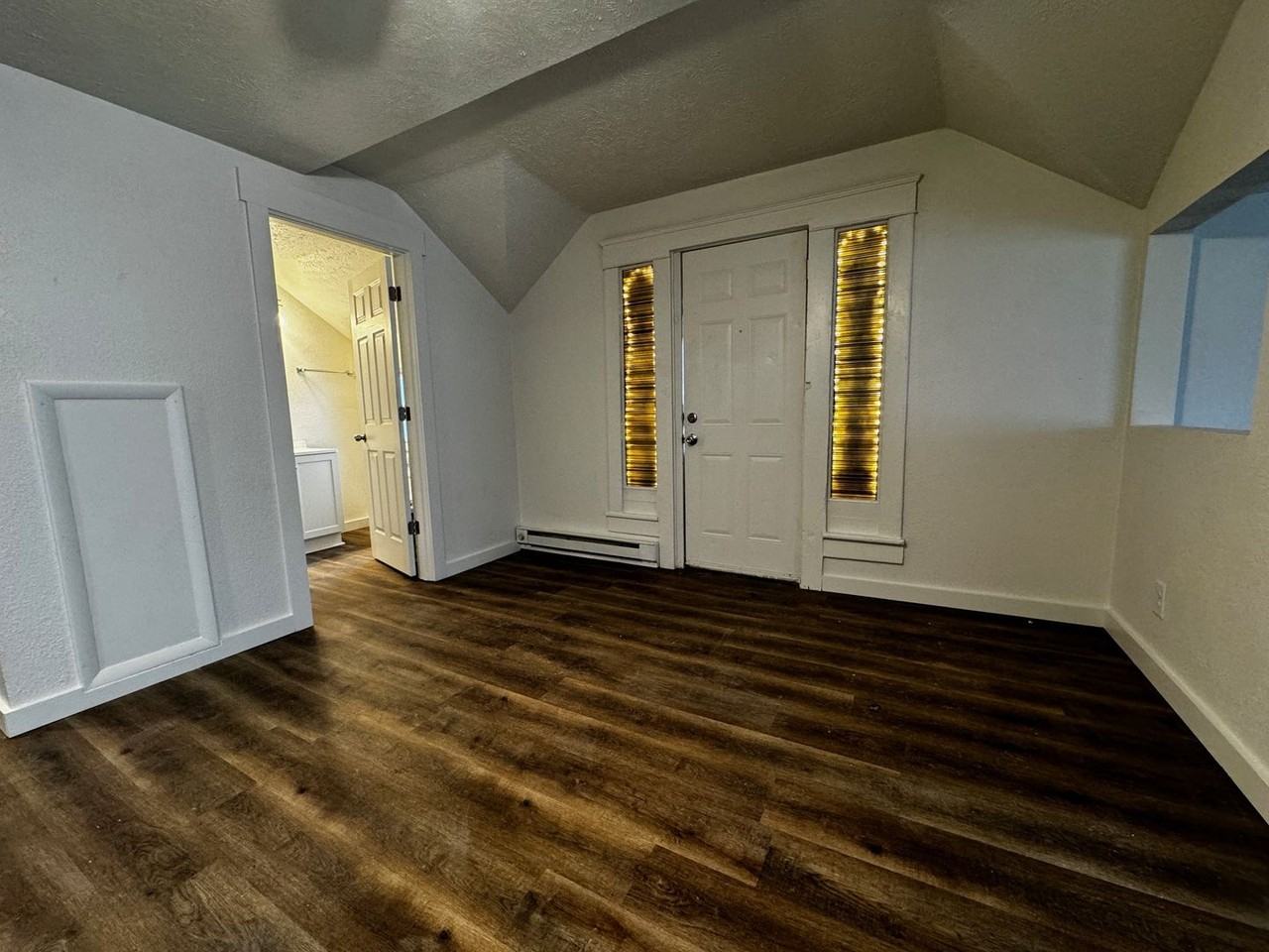 601 W Franklin St #D - Photo 5 of 12