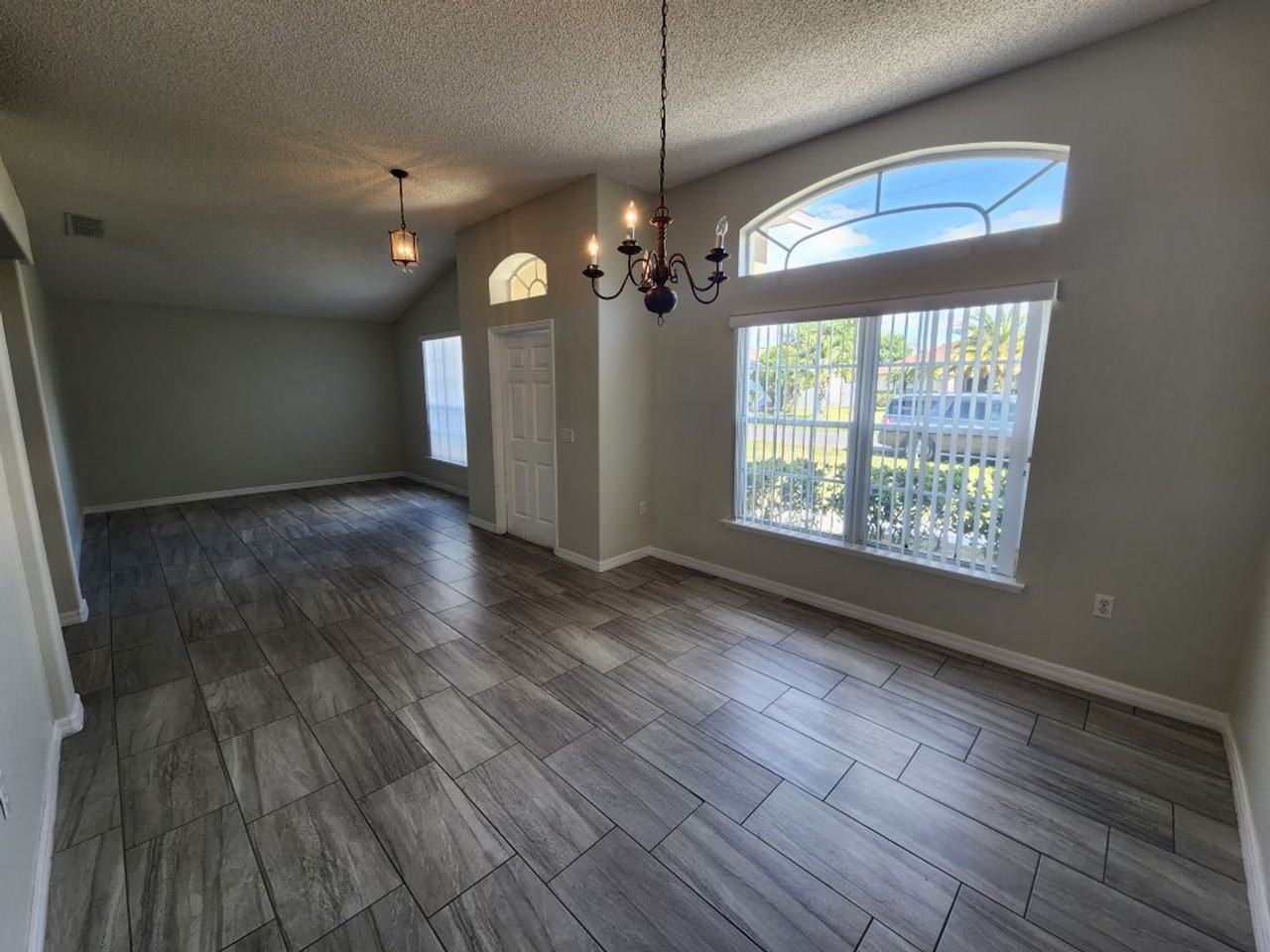 251 Magellan Dr - Photo 6 of 31