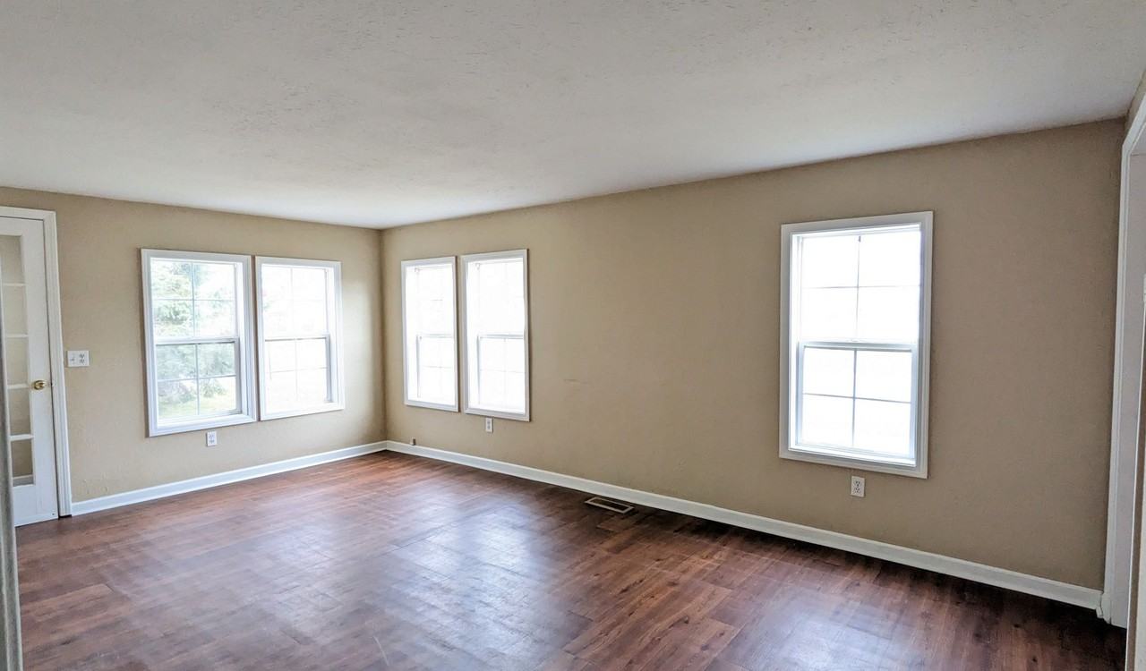 2409 Crozier Ave - Photo 2 of 9