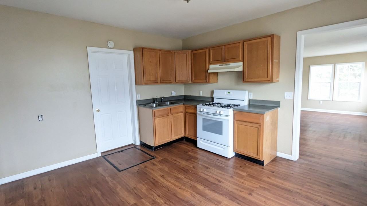 2409 Crozier Ave - Photo 3 of 9