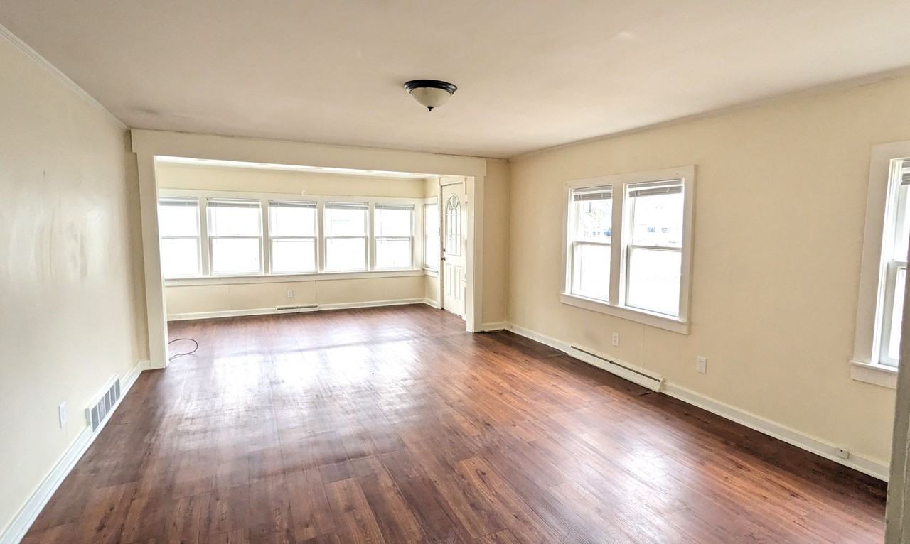 1343 E Broadway Ave - Photo 3 of 14