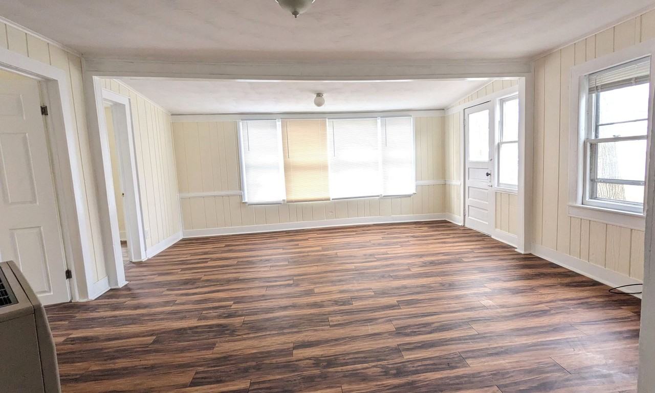 1226 Langeland Ave - Photo 2 of 9