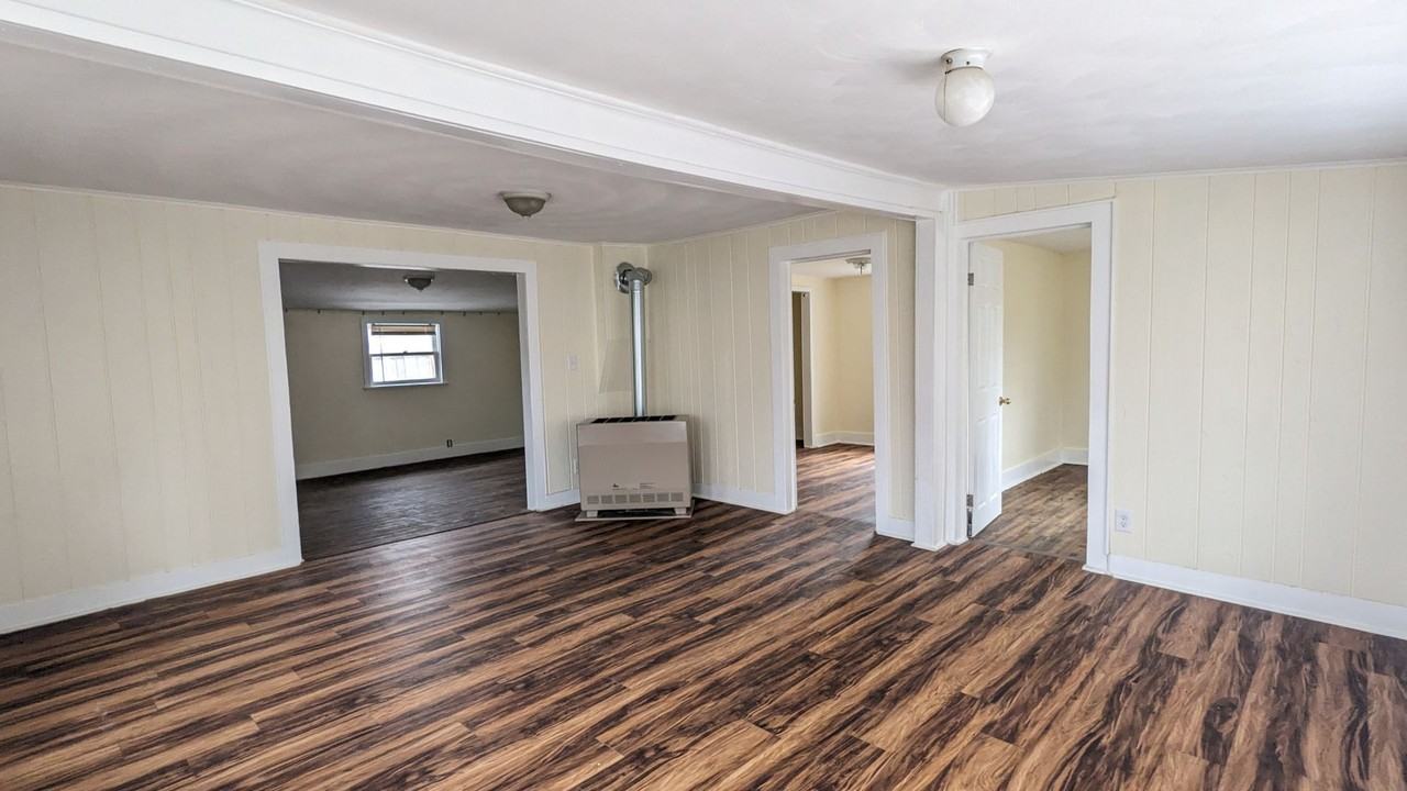 1226 Langeland Ave - Photo 3 of 9