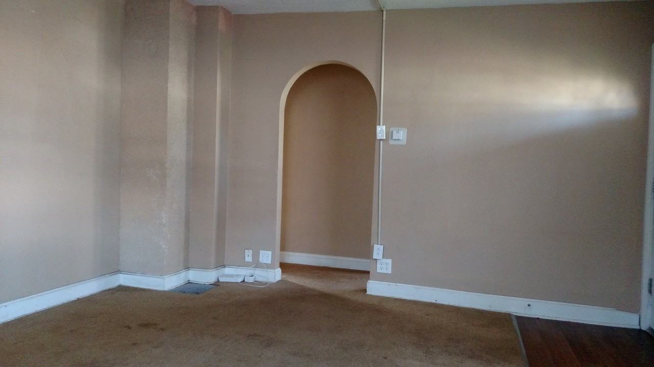 1017 S Liberty St - Photo 3 of 12