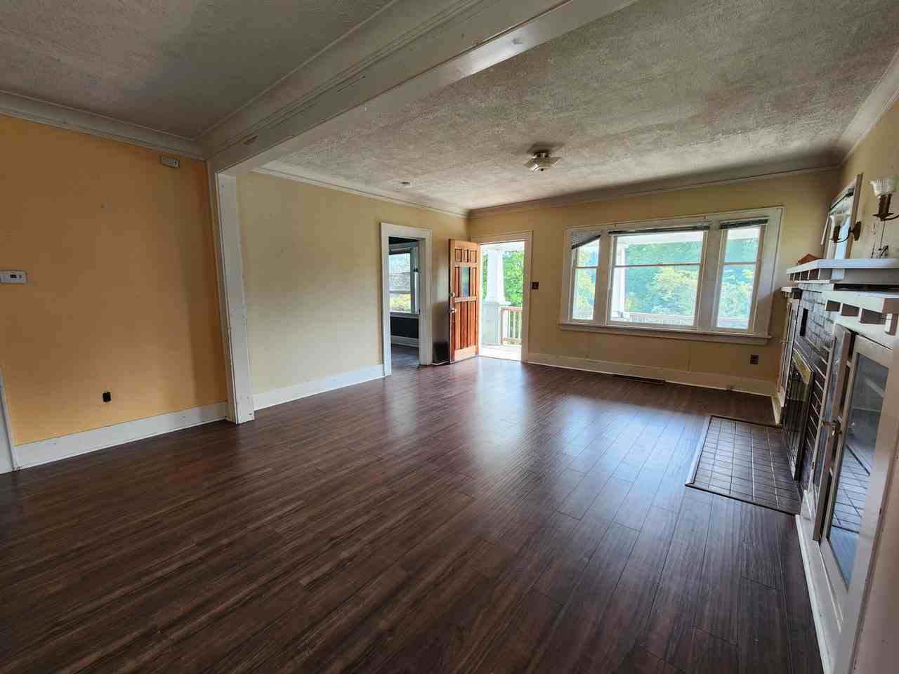 1005 Newell St - Photo 6 of 14