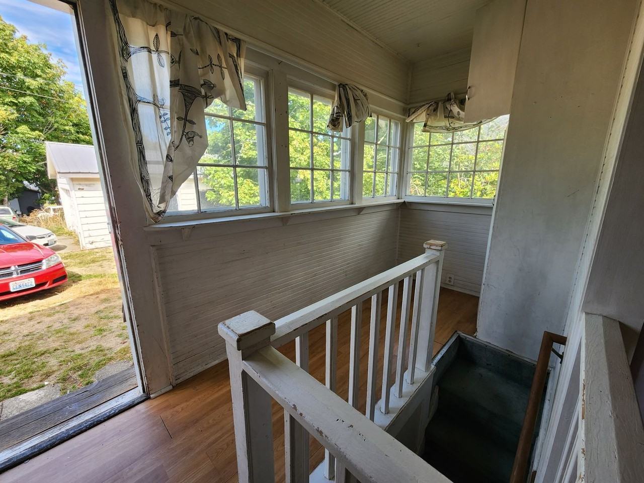 1005 Newell St - Photo 3 of 15