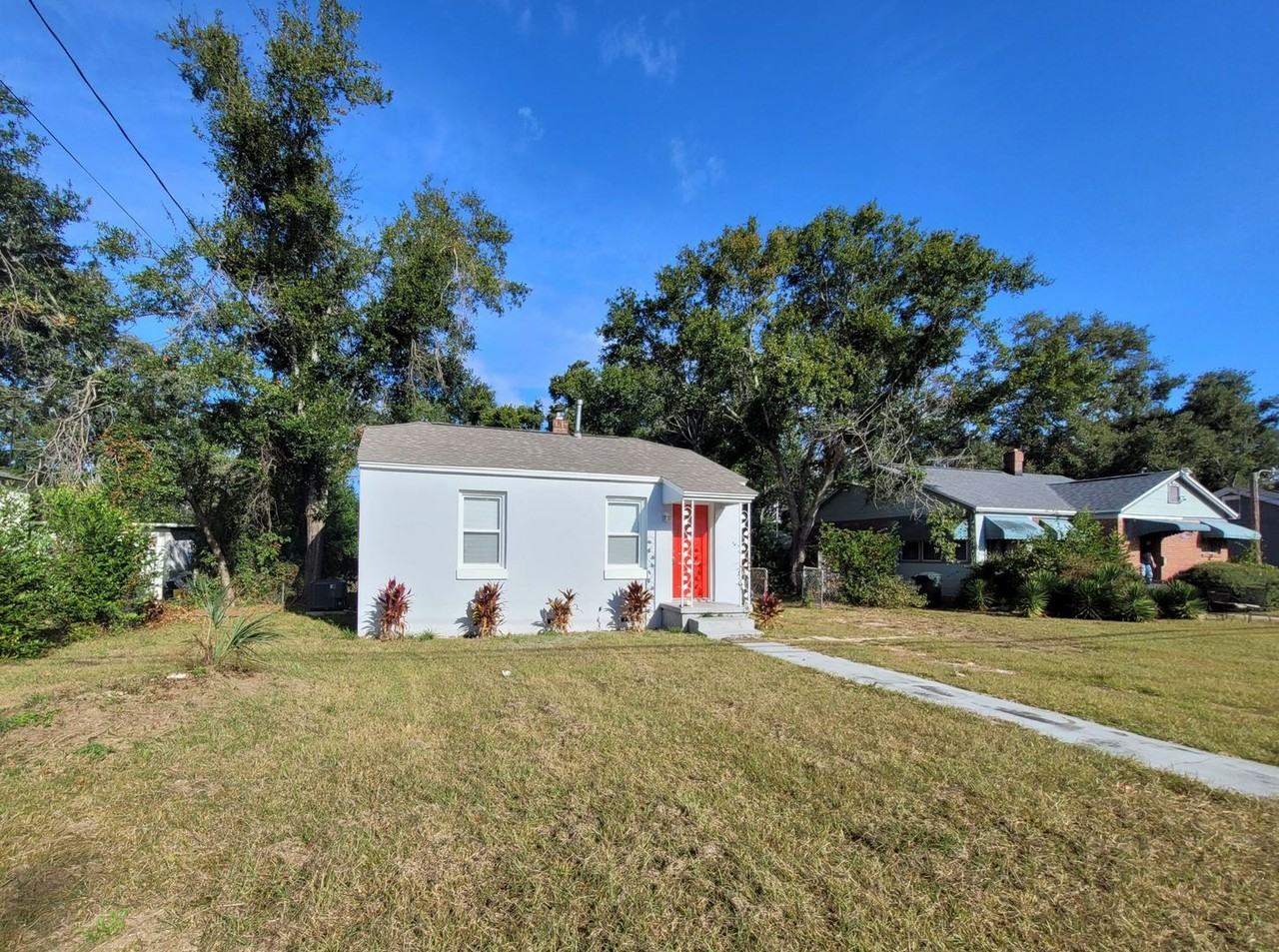 1408 Dexter Ave - Photo 4 of 14