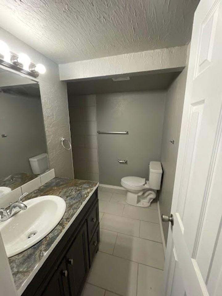 328 S Xanthus Ave - Photo 4 of 12