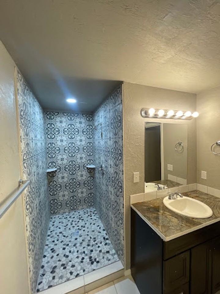 328 S Xanthus Ave - Photo 5 of 12