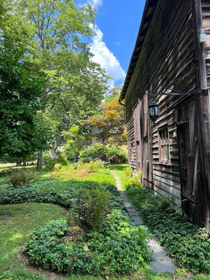 1486 River Road - Photo 2 of 30