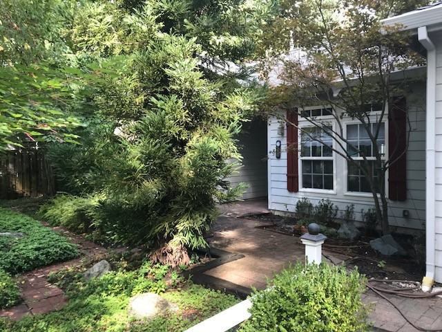 697 Nivens Ln - Photo 2 of 27
