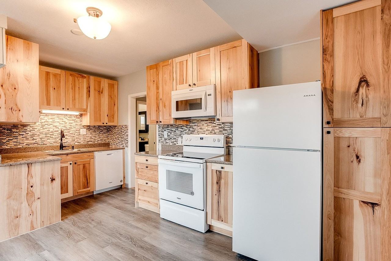 2134 Bush Ave E - Photo 2 of 12