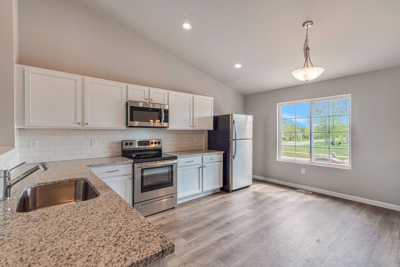 3049 Trafalgar Dr - Photo 2 of 17