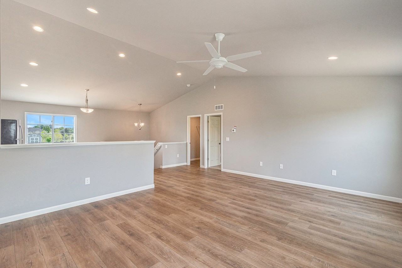 3049 Trafalgar Dr - Photo 6 of 17