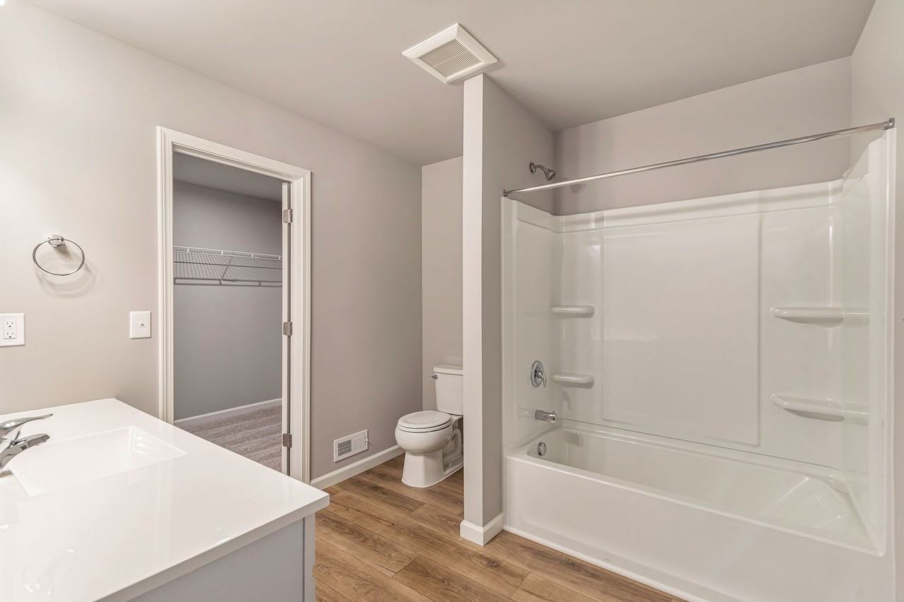 3049 Trafalgar Dr - Photo 7 of 17