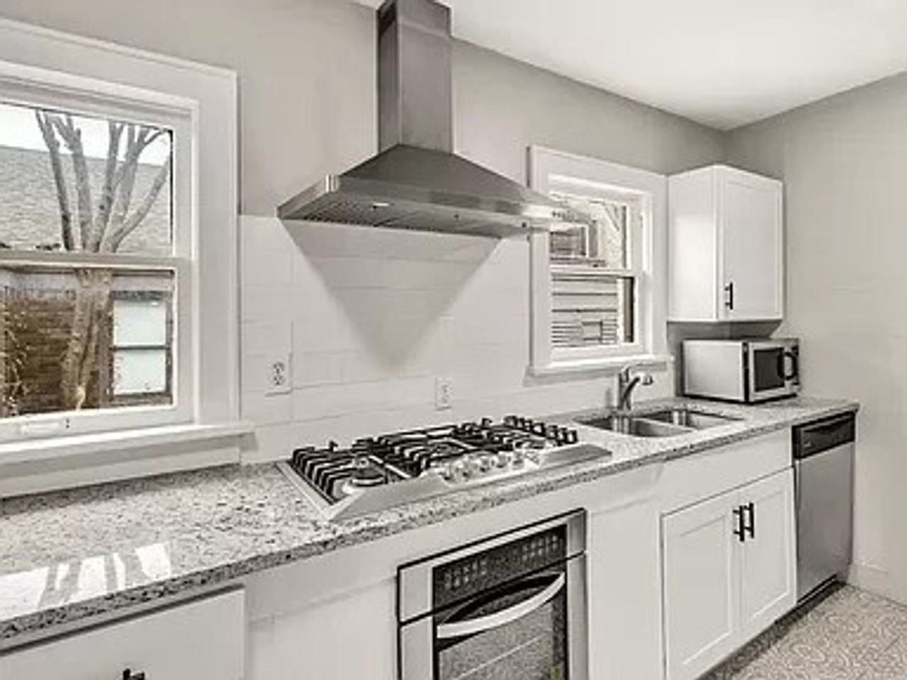 918 W Hill St - Photo 6 of 15