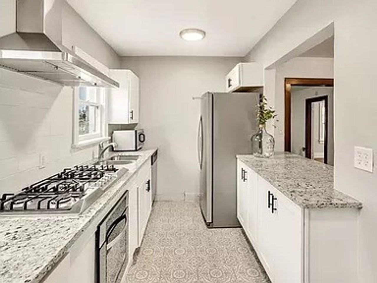918 W Hill St - Photo 3 of 15