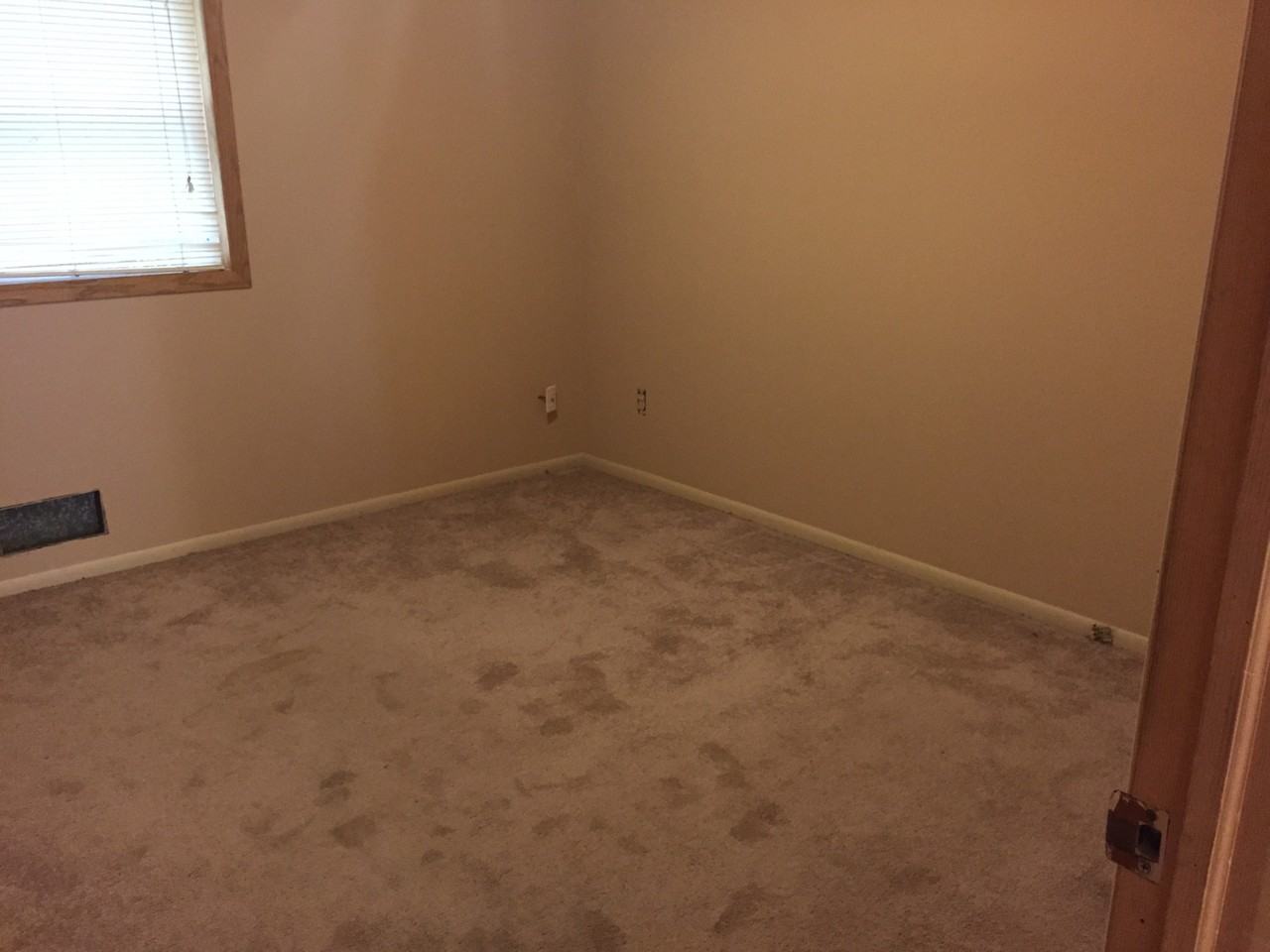 809 2nd Ave SW - Photo 2 of 7