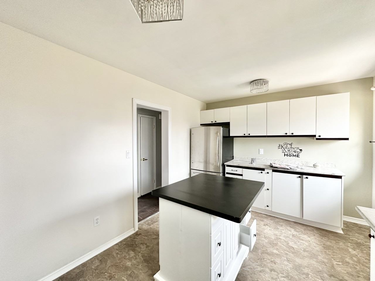 3 McKenzie St, St. Catharines, ON, L2M 2M9 - Photo 2 of 12