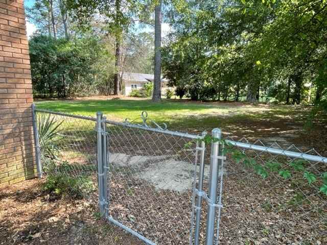 303 Pinewood Dr - Photo 2 of 20