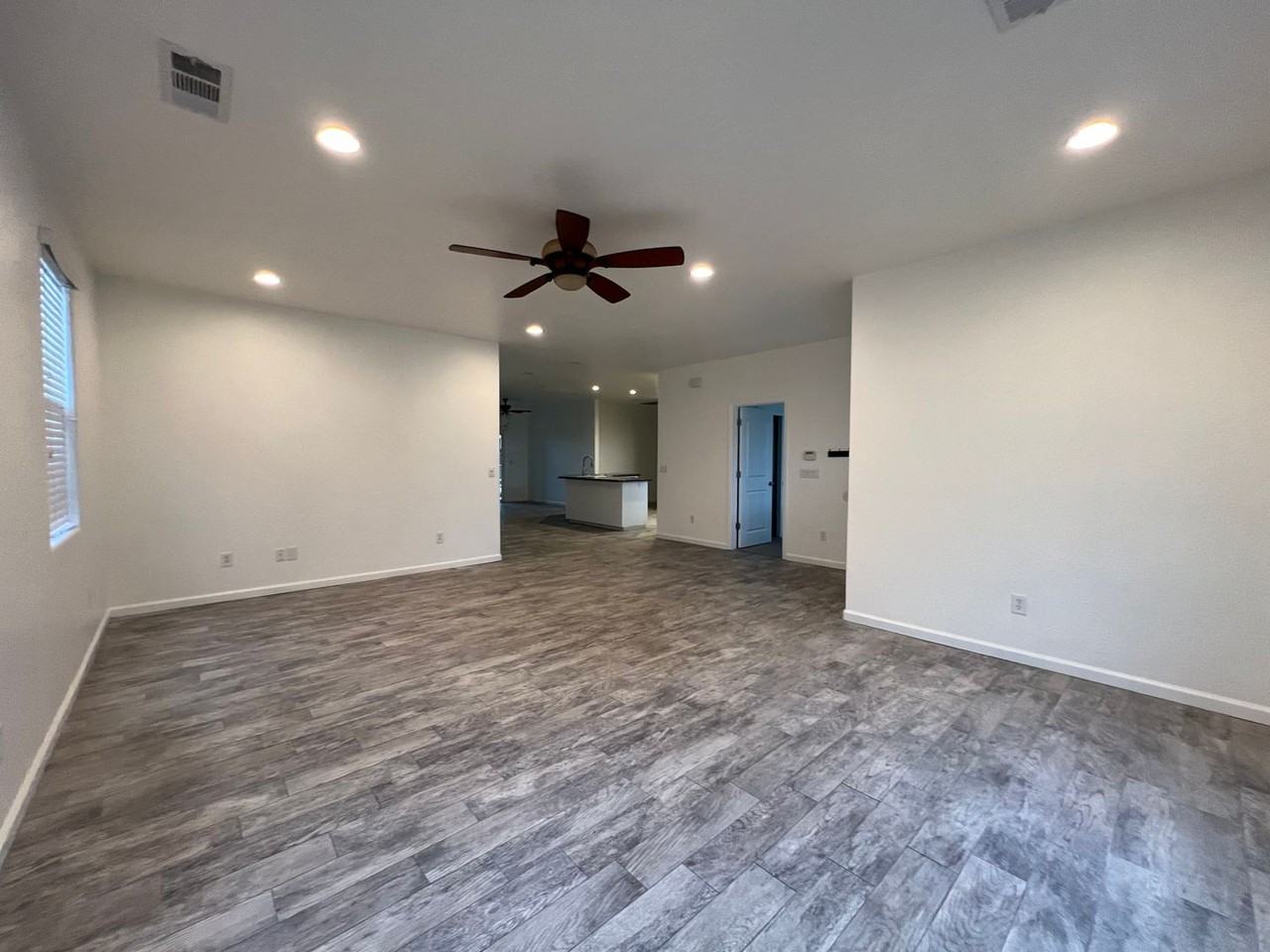 2724 Tecopa Ave - Photo 4 of 29