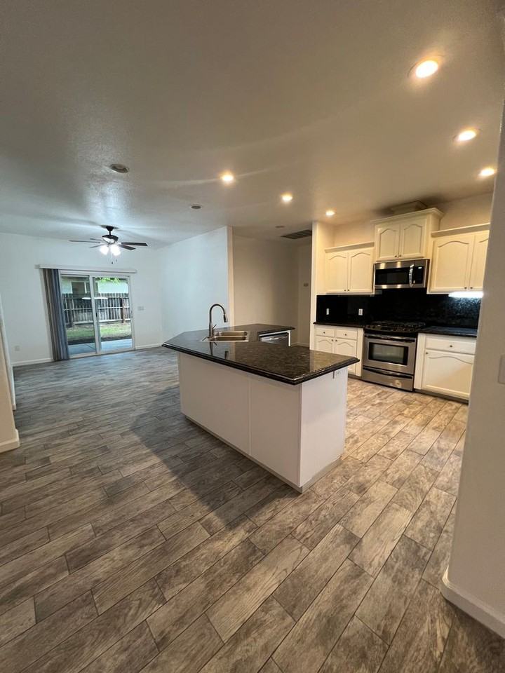 2724 Tecopa Ave - Photo 7 of 29
