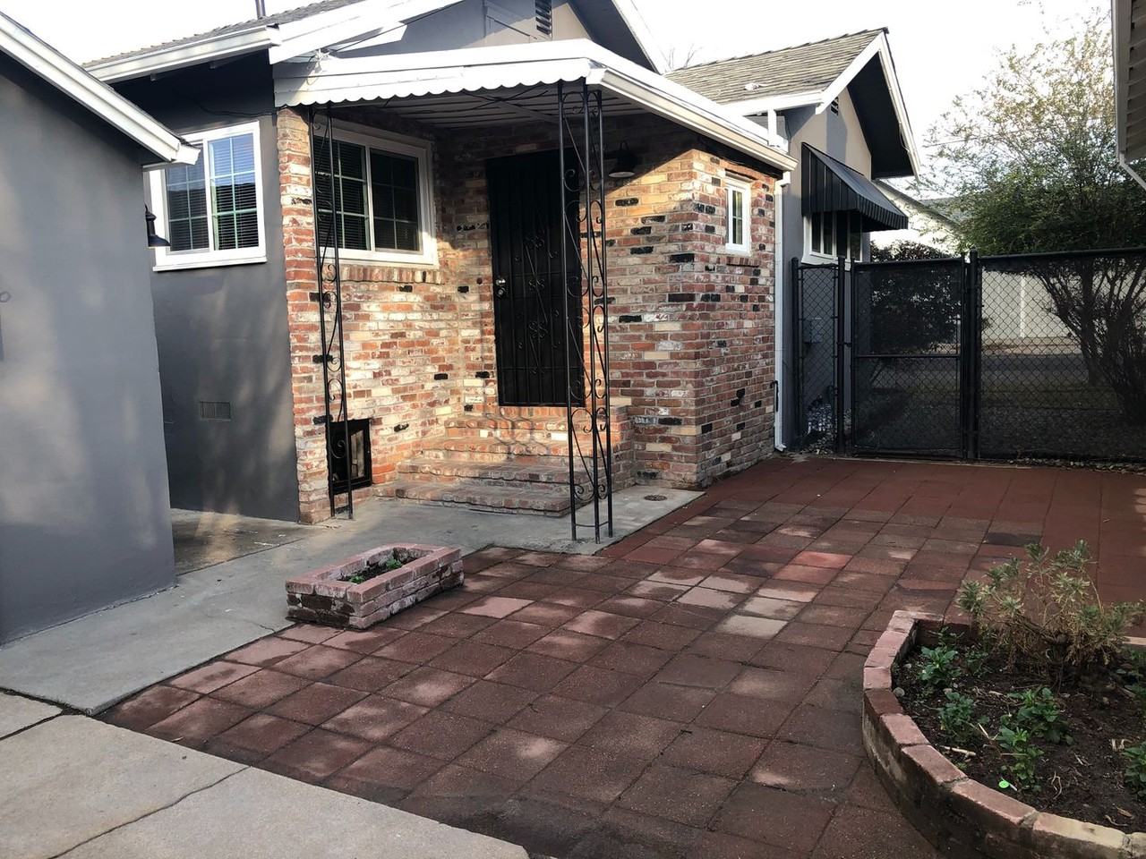 501 Grove St - Photo 4 of 21