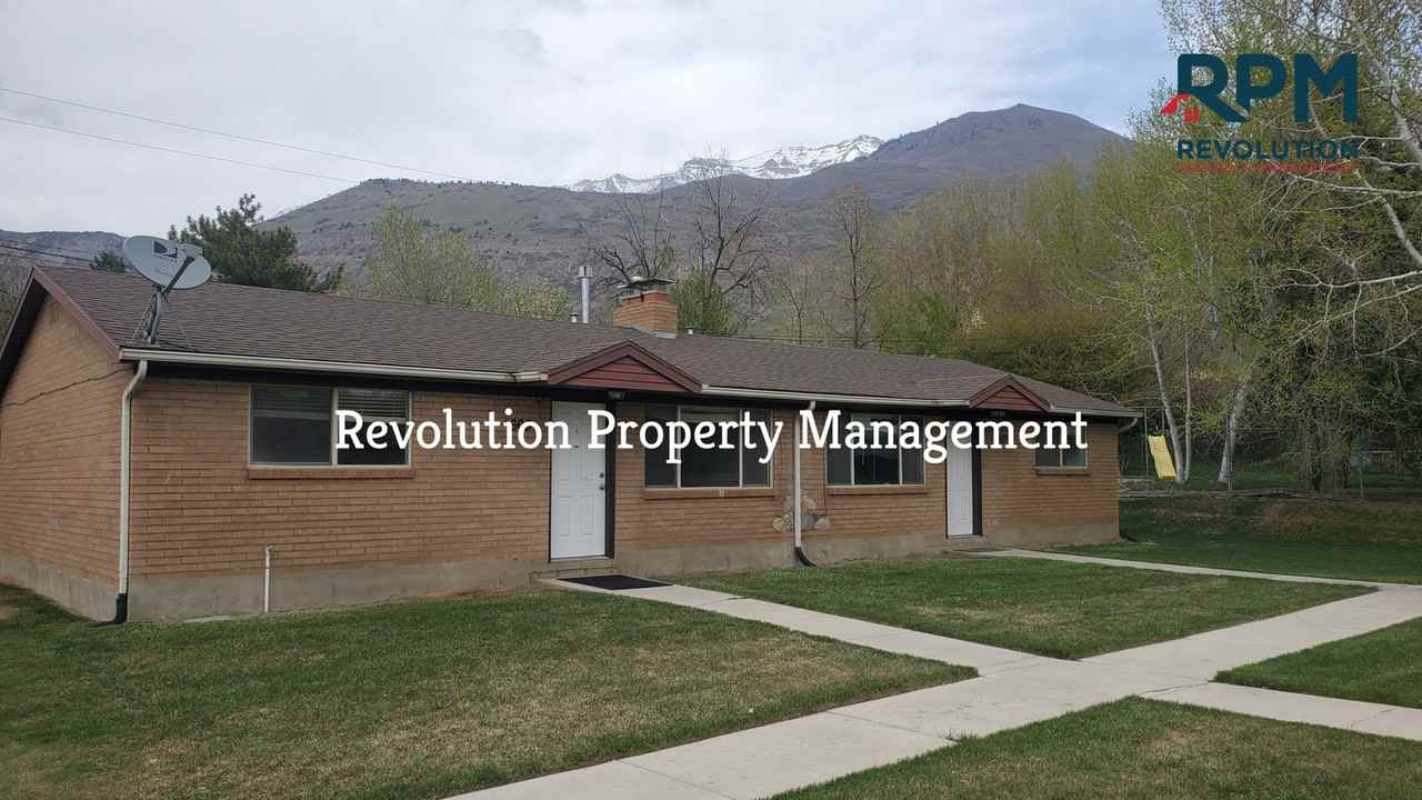 605 E 350 N - Photo 2 of 10