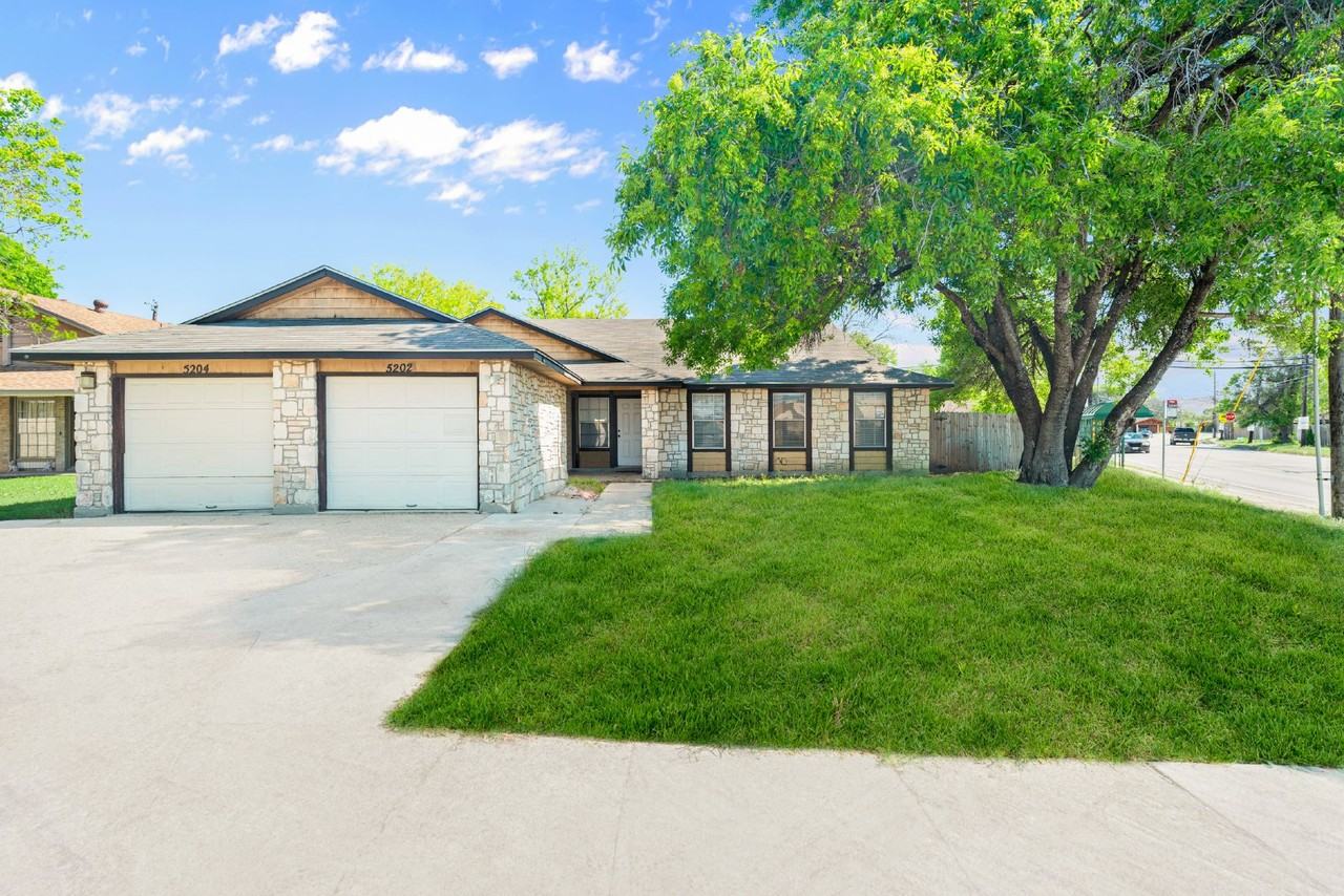 5202 Gawain Dr