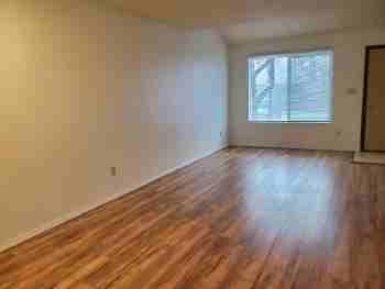 114 Wisconsin Ave - Photo 4 of 15