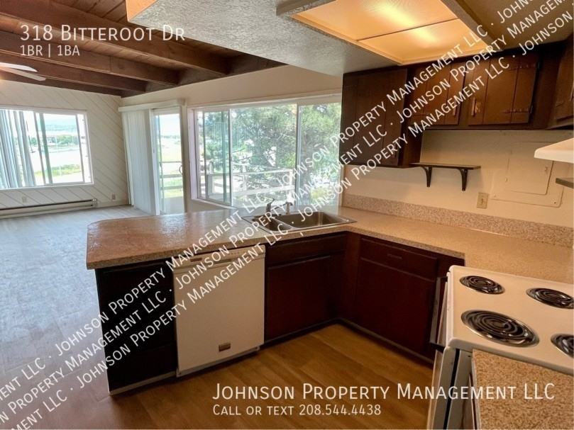 318 S Bitteroot Dr - Photo 2 of 10