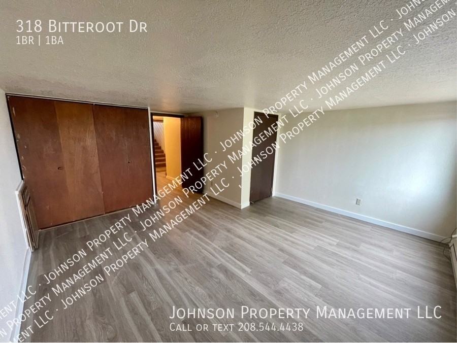 318 S Bitteroot Dr - Photo 7 of 10