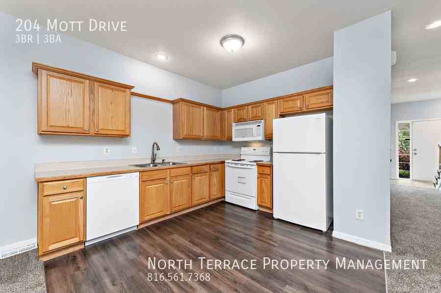 204 Mott Dr - Photo 2 of 26