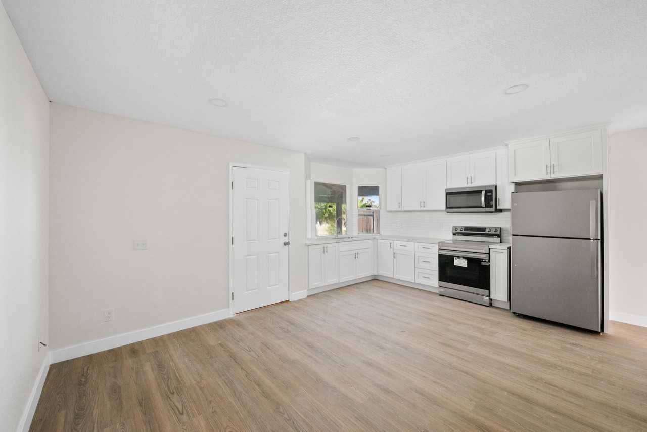 685 Jonquil St #NA - Photo 5 of 9