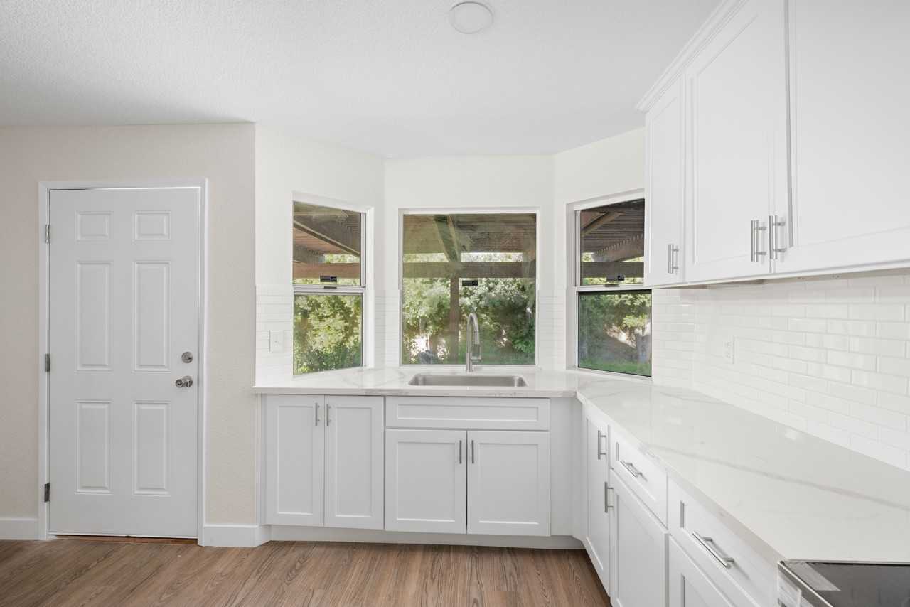 685 Jonquil St #NA - Photo 6 of 9
