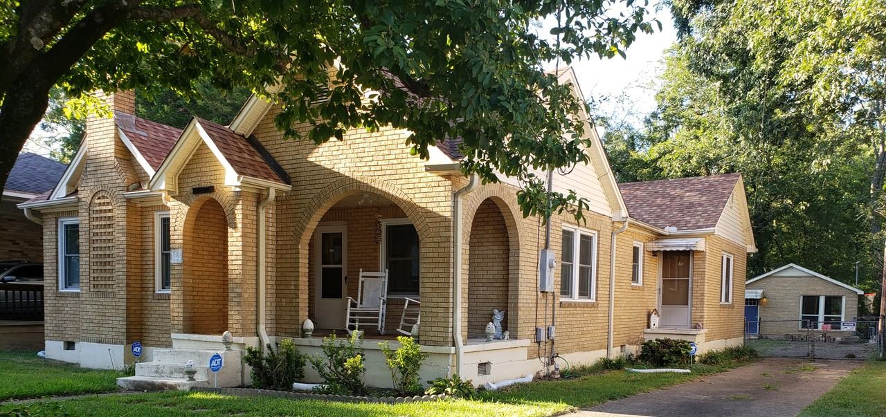 244 Hobson Ave #B - Photo 3 of 12