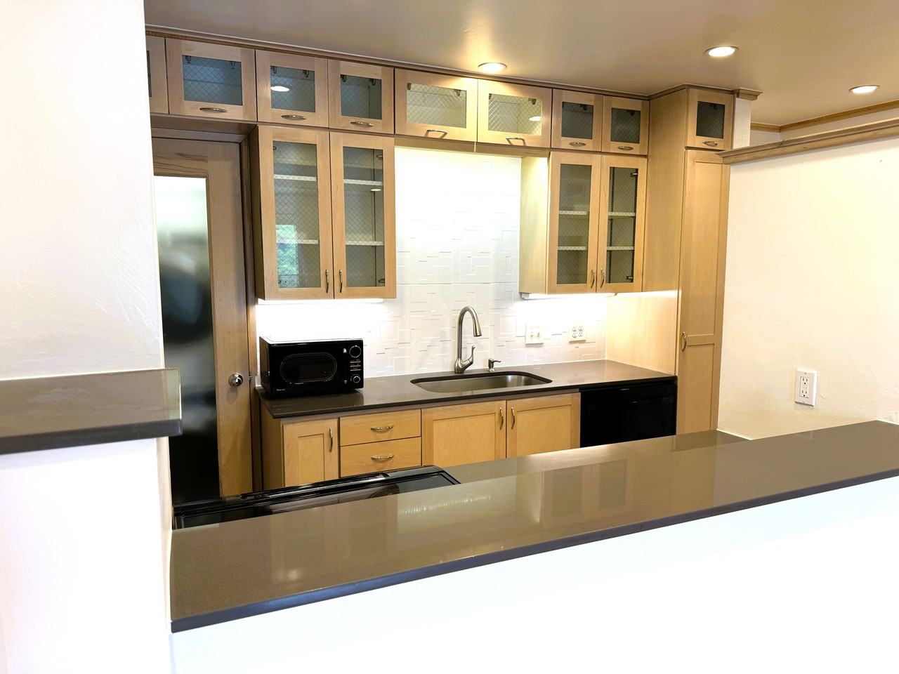 6000 N Brookline Ave #48 - Photo 3 of 22