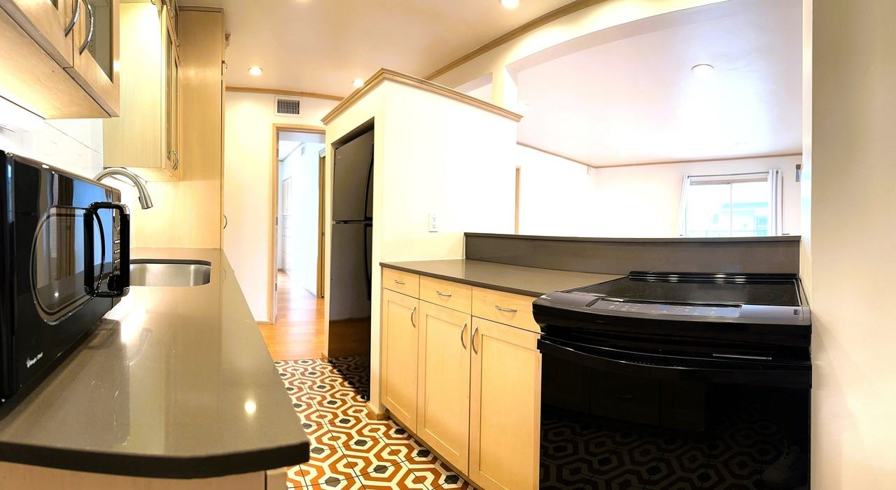 6000 N Brookline Ave #48 - Photo 4 of 22