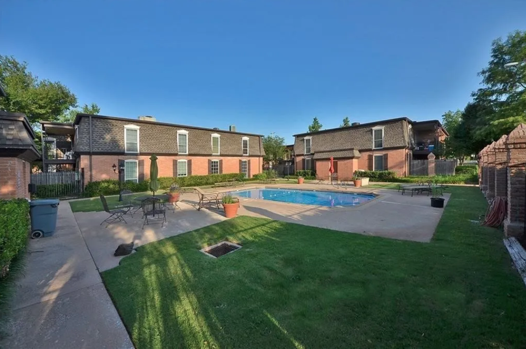 6000 N Brookline Ave #48 - Photo 2 of 22