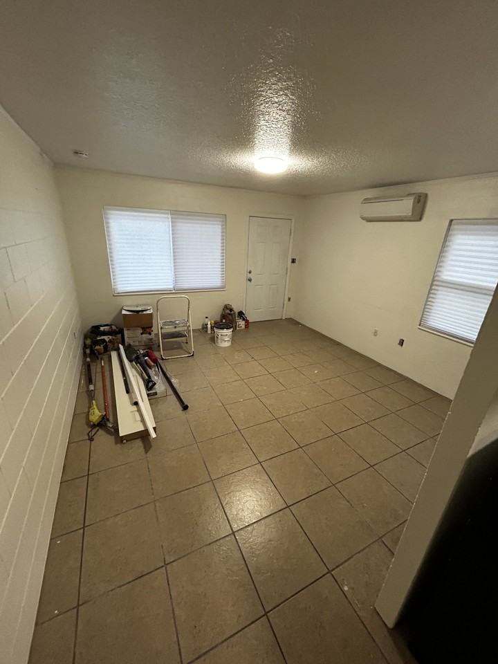 815 Bentley St #NA - Photo 2 of 8