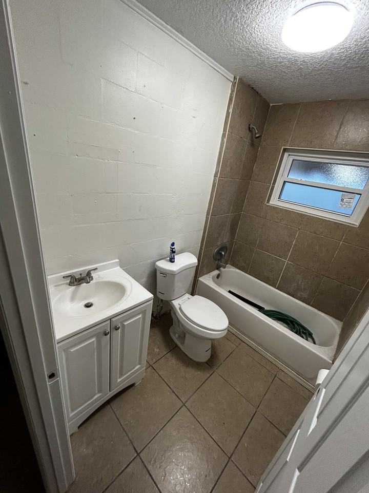 815 Bentley St #NA - Photo 3 of 8