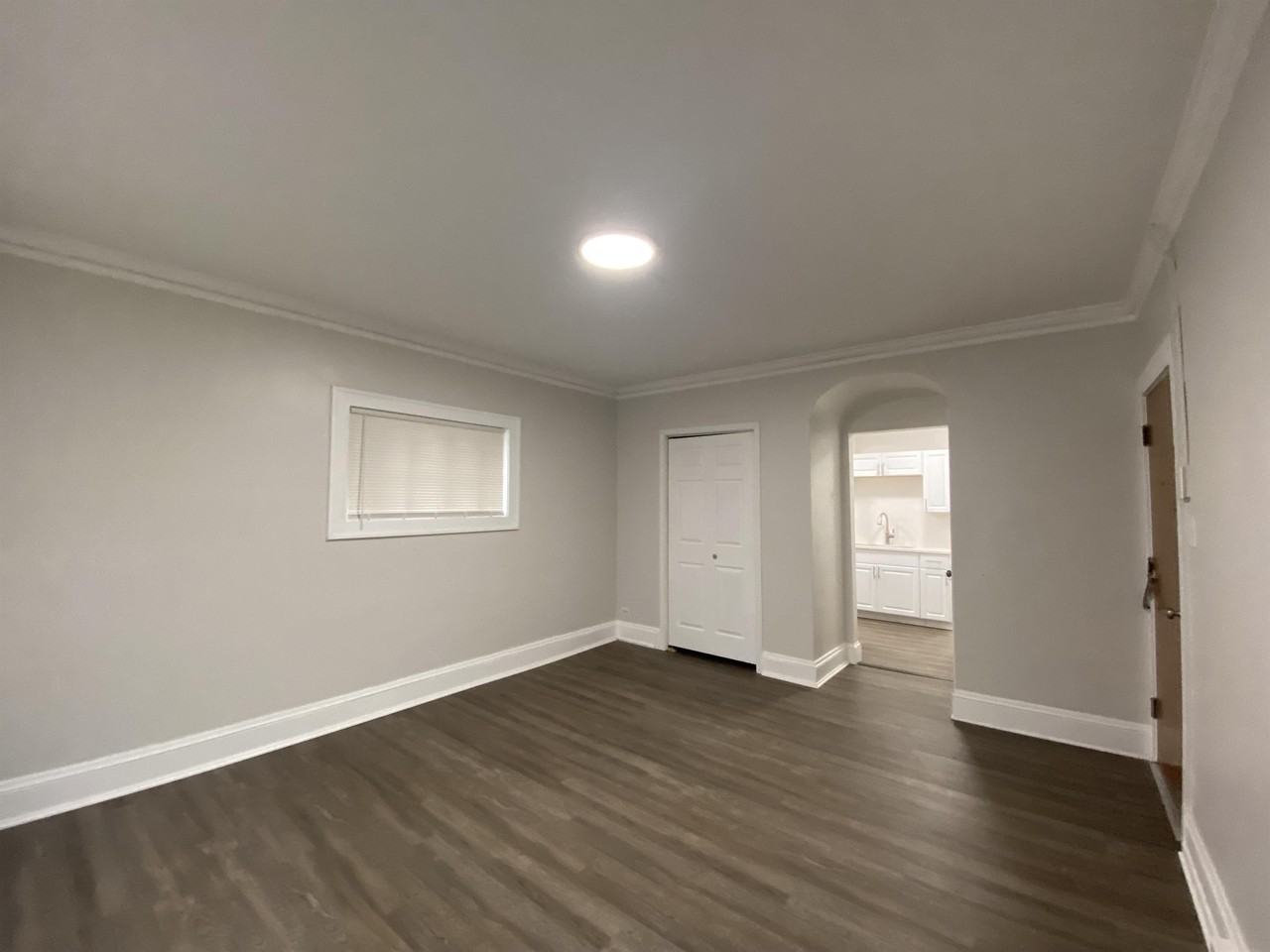 Lincoln Apartments - Photo 3 of 17