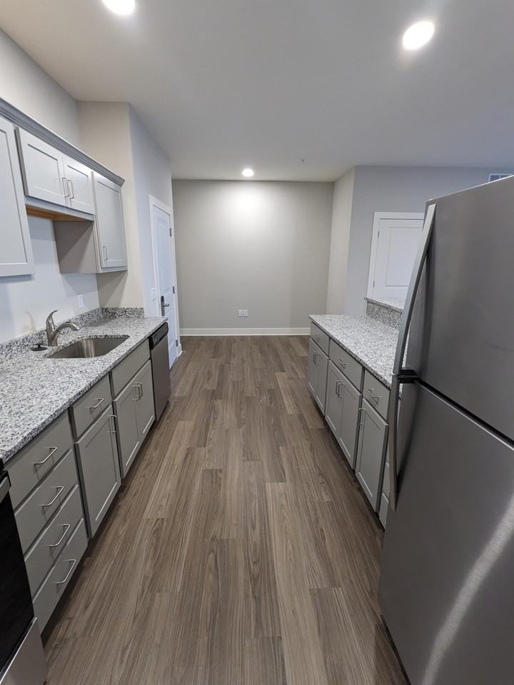 315 Locust Street - Photo 4 of 29