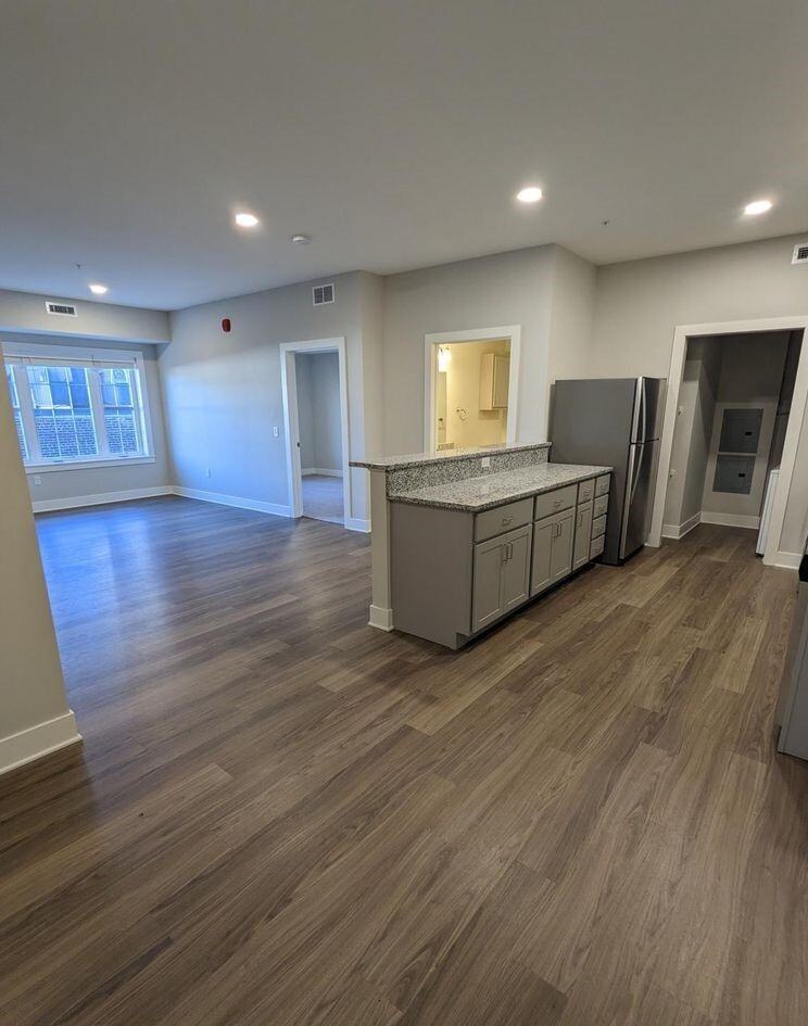 315 Locust Street - Photo 5 of 29