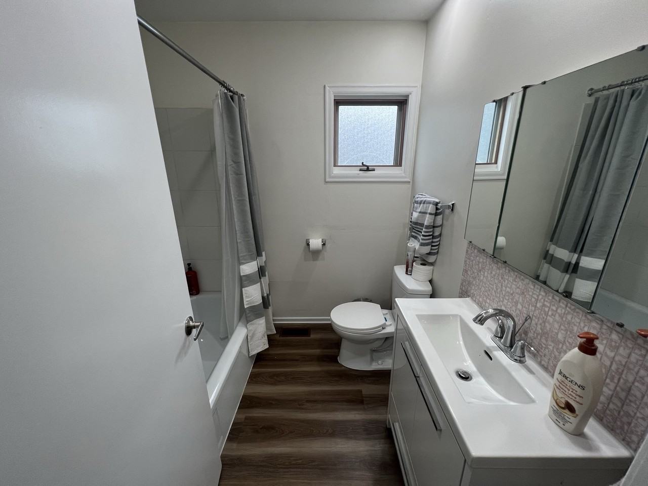 2504 42 Ave #1 - Photo 3 of 10