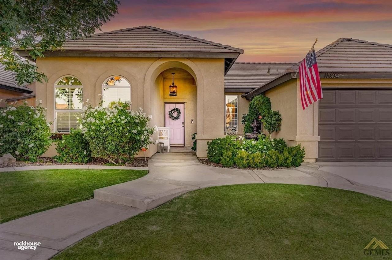 11004 Corbett Canyon Dr - Photo 2 of 32